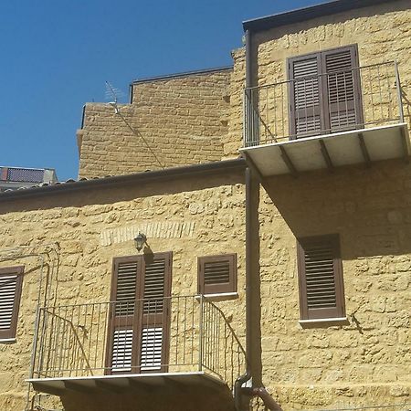 B&B A Due Passi Dal Centro Агридженто Экстерьер фото